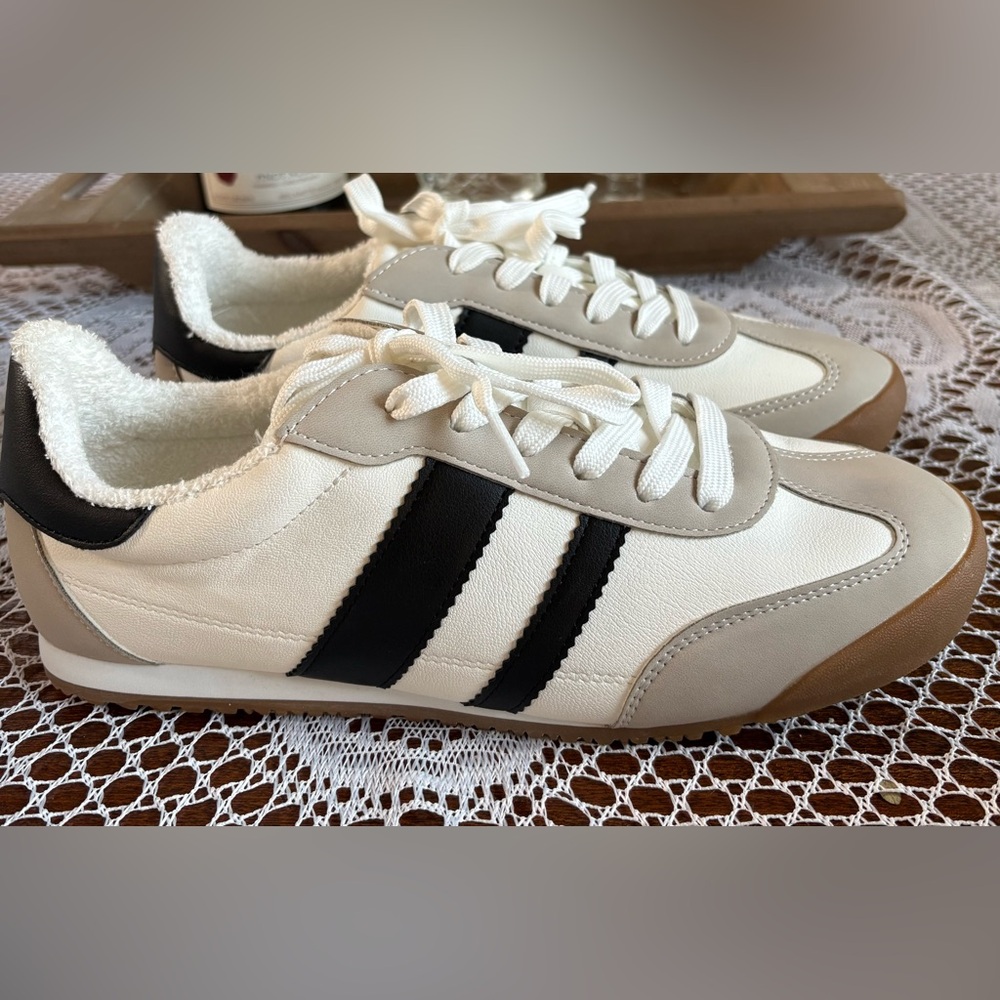 NWOT Dolce Vita Sneakers